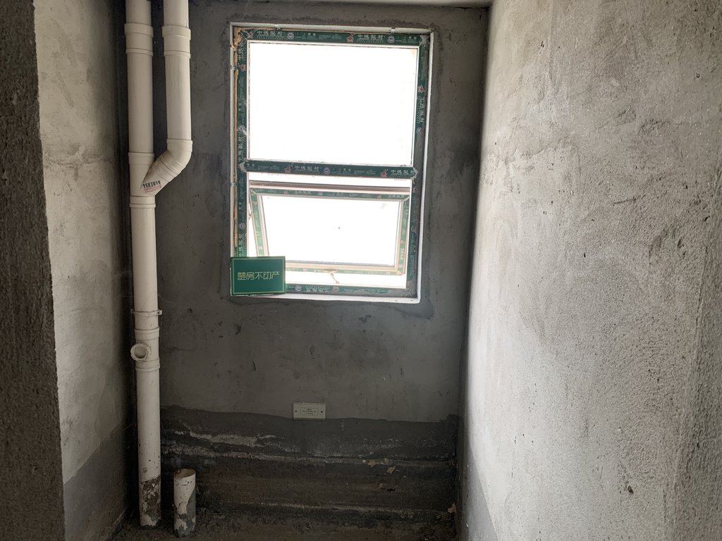 元泰未来城大三房送入户花园和露台，低价诚意出售！