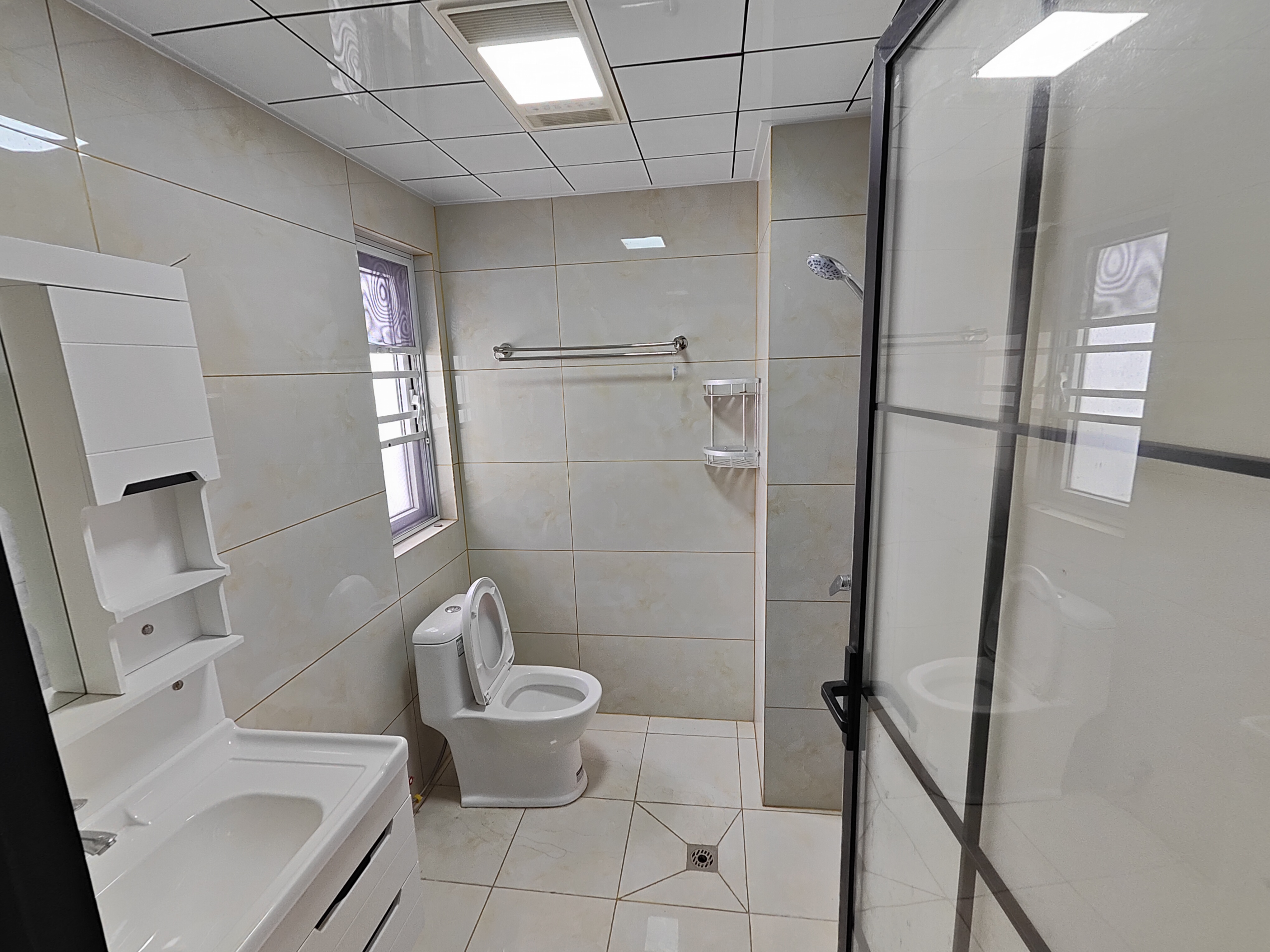 沃尔玛附近南国明珠精装两房出租，成色非常新家电齐全拎包入住