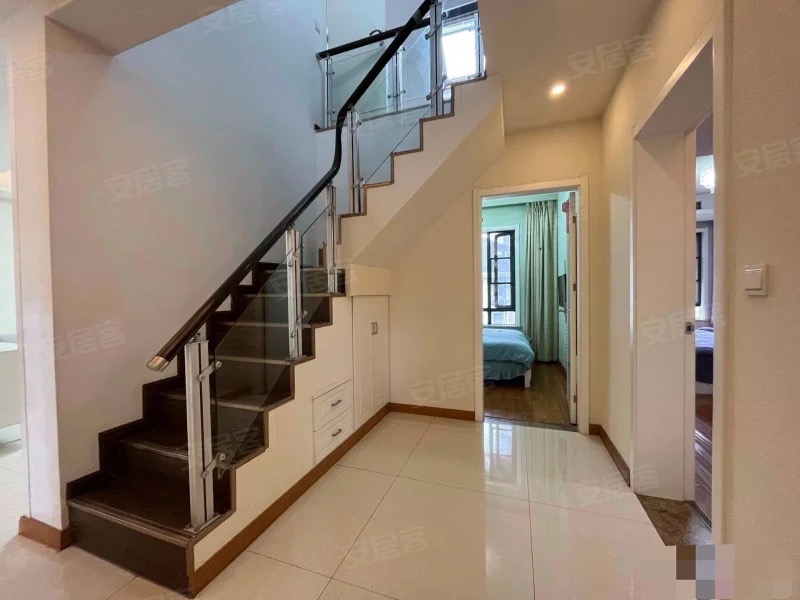 351，急售，德政金园复式，带地下室，带露台，精装5房4卫，证满二，南北通透