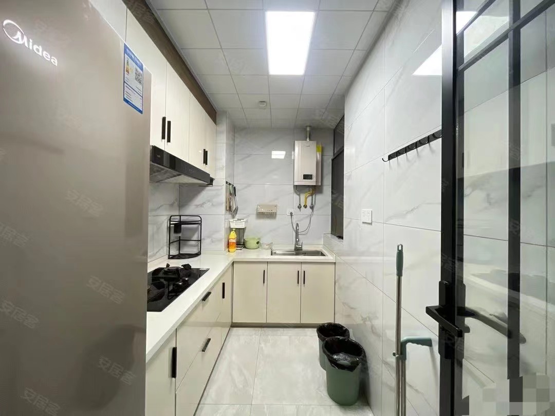 94，康湾一品,，精装三房，毛坯价格！​9.9成新，证满二，南北通透，手慢无