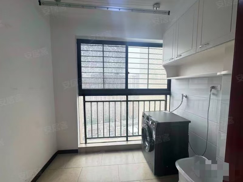 360，仙桃一中旁，和合4期，精装两房，电梯好楼层，拎包入住，成色新，证满二