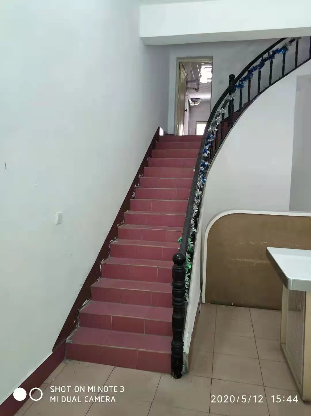 烟草二巷私房七个房间四个厅三个卫生间不动产证在手