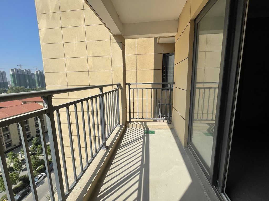 森林国际毛坯四房137平南好楼层户型好对面就二中