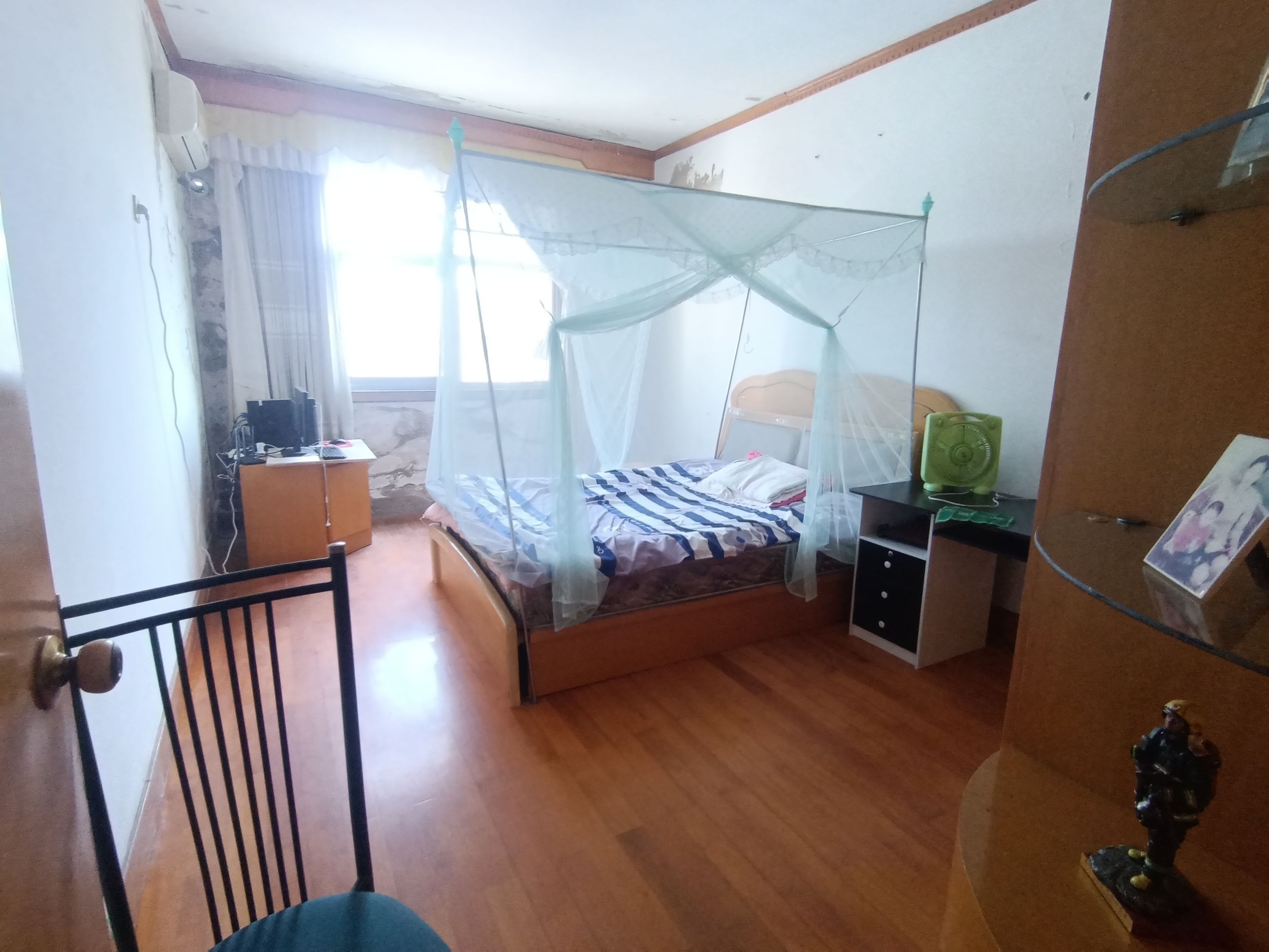 复州花园好楼层三房老证诚意出售