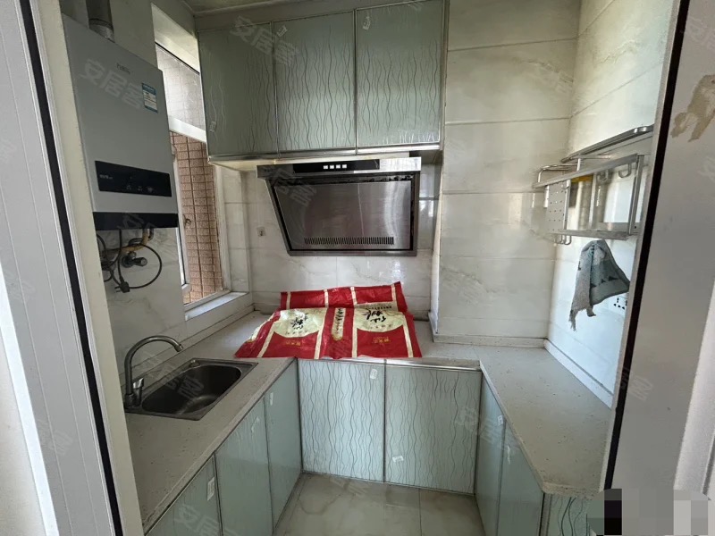 121，翰林公馆仙桃一中对面，中间楼层，精装两房，家具家电齐全满五,