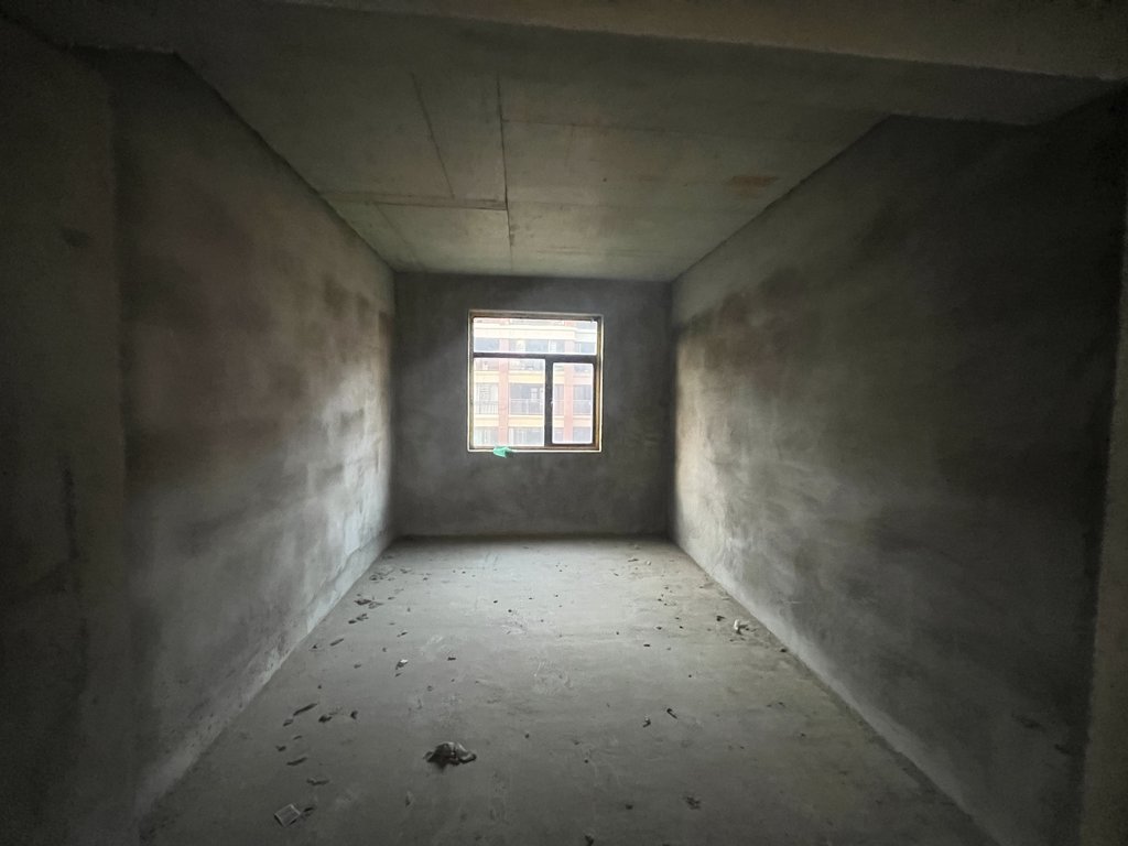 新城一号五期毛坯花园洋房