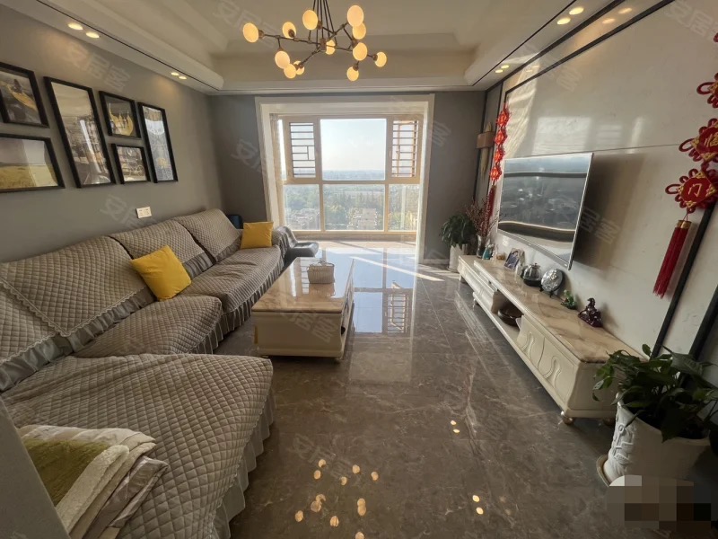 200，绿地香格里拉，电梯小高层，单价5000 ，边户，精装大三房，，16楼 ，九成新，老证