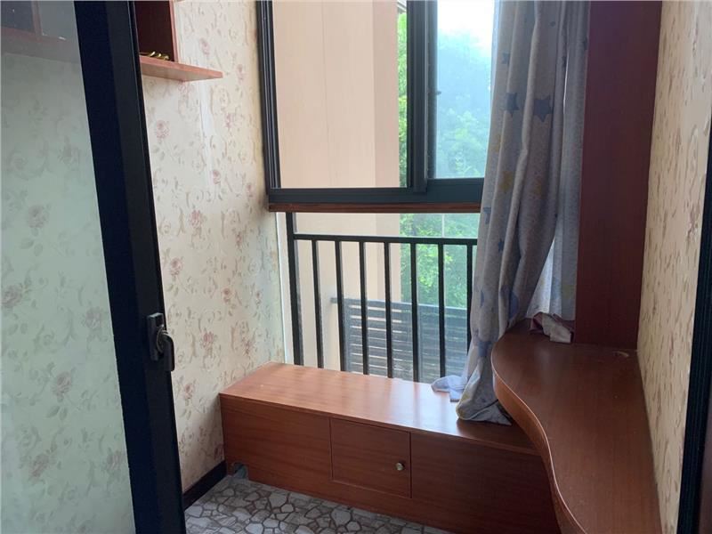 绿地锦城，楼层好装修只卖毛坯价，证满两年，拎包入住，是您置家 选！