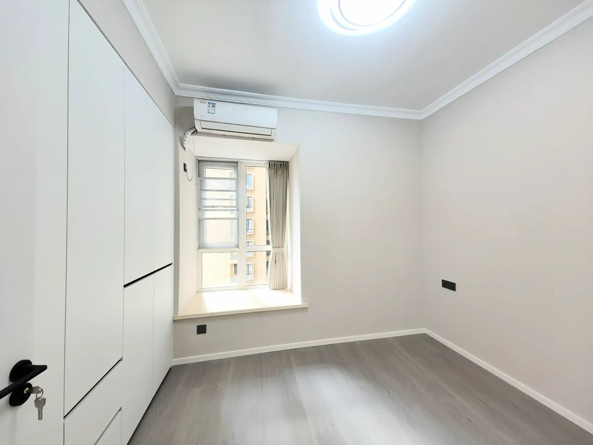 城南，森林国际城，新二中，几乎全新，精装三房，满二，好楼层