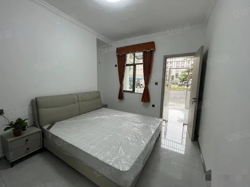 213，降价了，一楼大院子，四中旁，总价29个，大院子，有证，超大出场，采光好