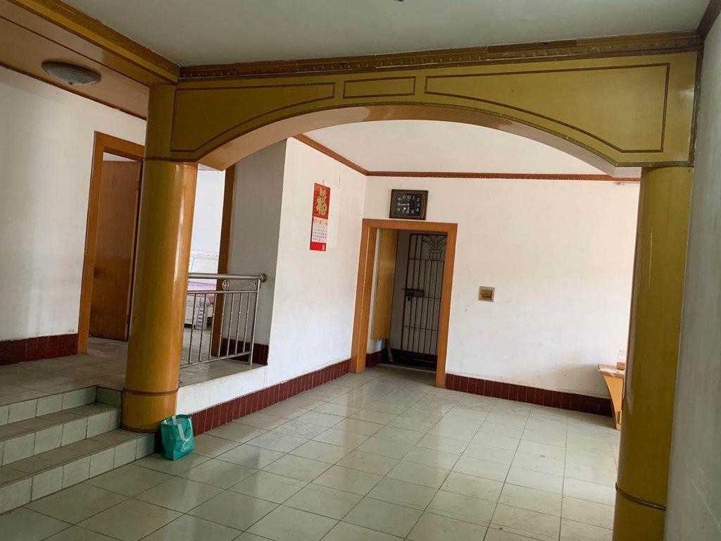 老二中旁简装三房，离武商近，满五 