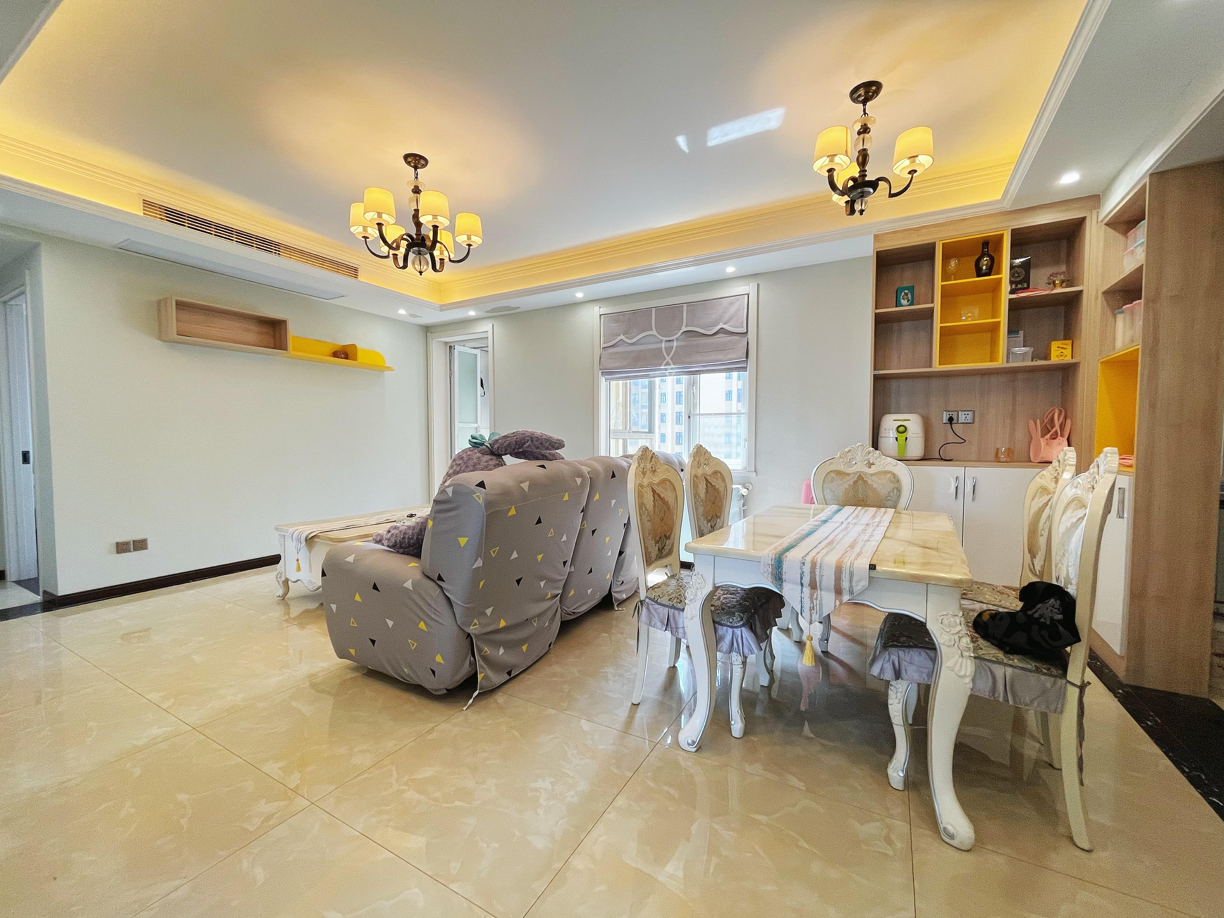 森林国际城3室2厅2卫 精装修  家具家电全配 优价出售！拎包即住！