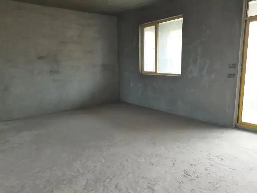 新城名都，，带车位，毛坯大四房，东边户，好楼层，证满二南北通透