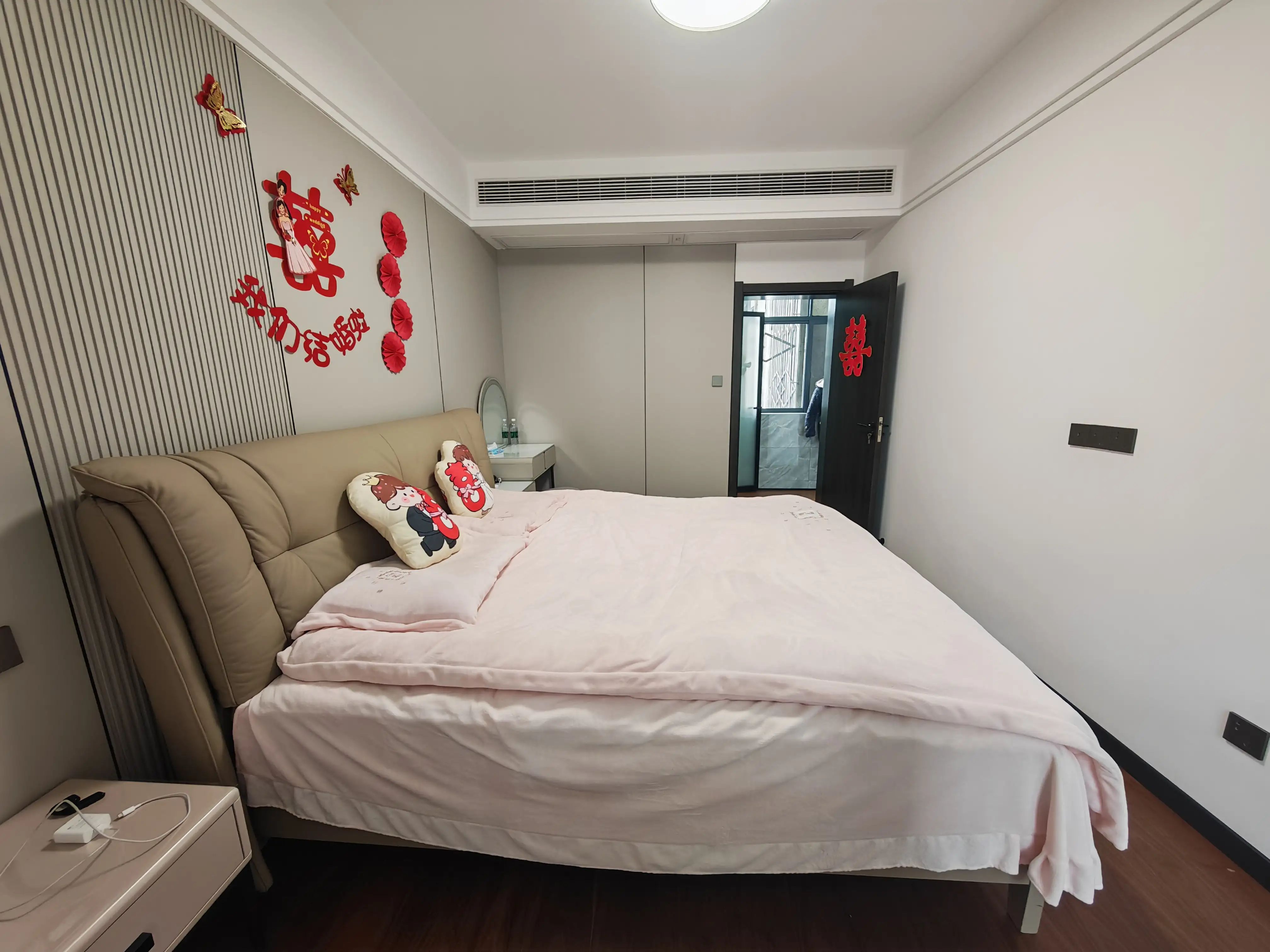 城南，北苑旁，电梯5楼，精装四房二卫，送大地下室，二个大露台