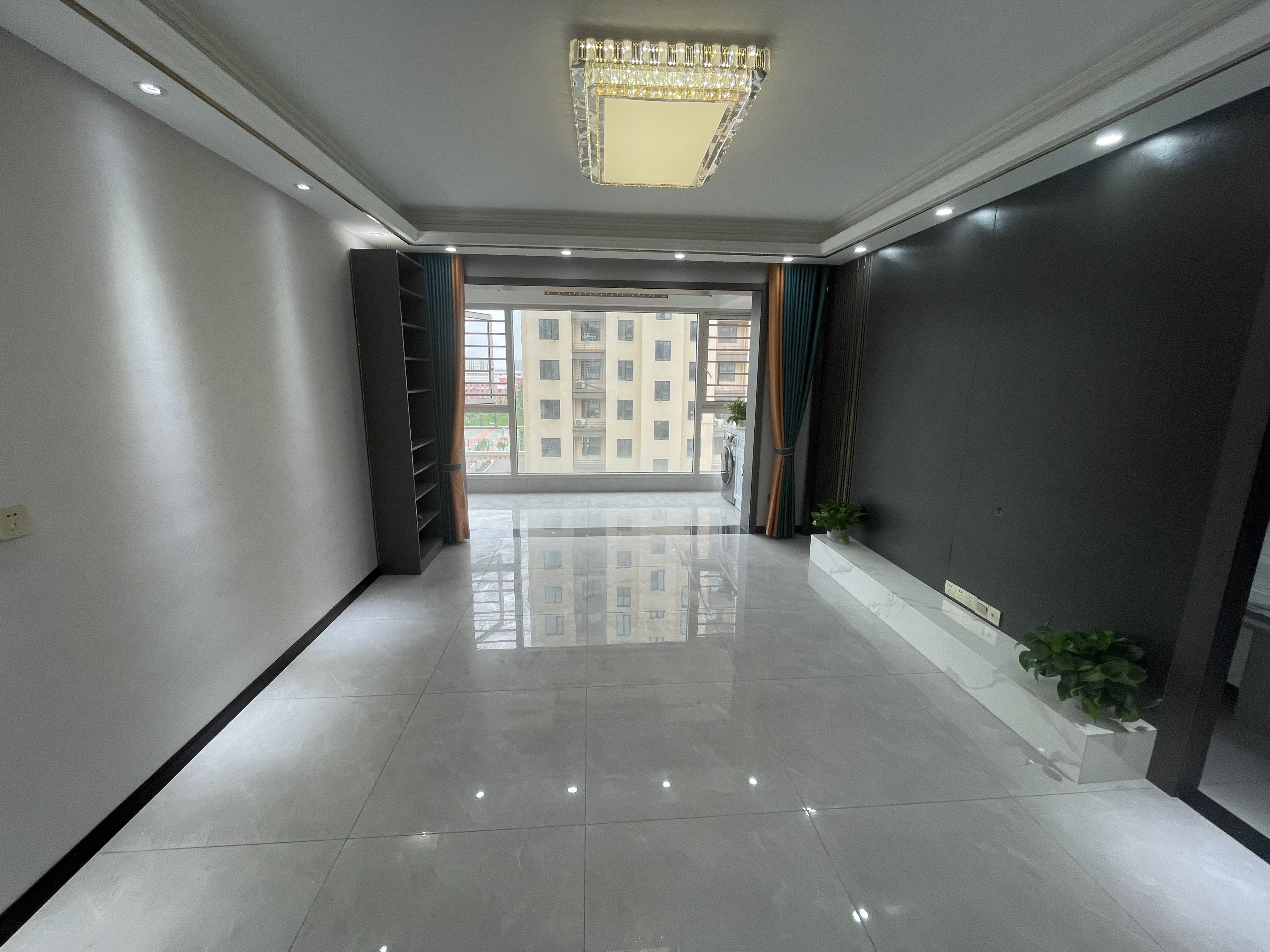 荣怀精装修三开间朝南小高层公摊低中间好楼层