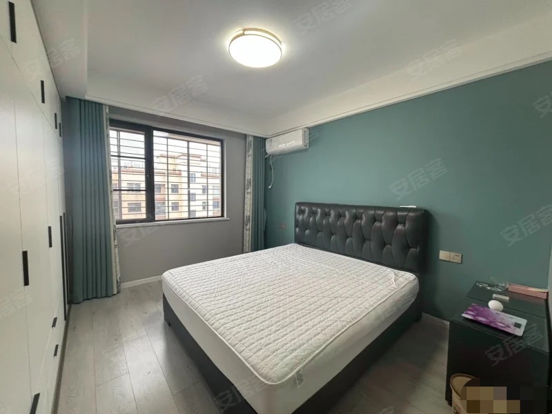 322，城南，荣怀，一梯一户，拎包入住，9.9成新，视野采光好，南北通透