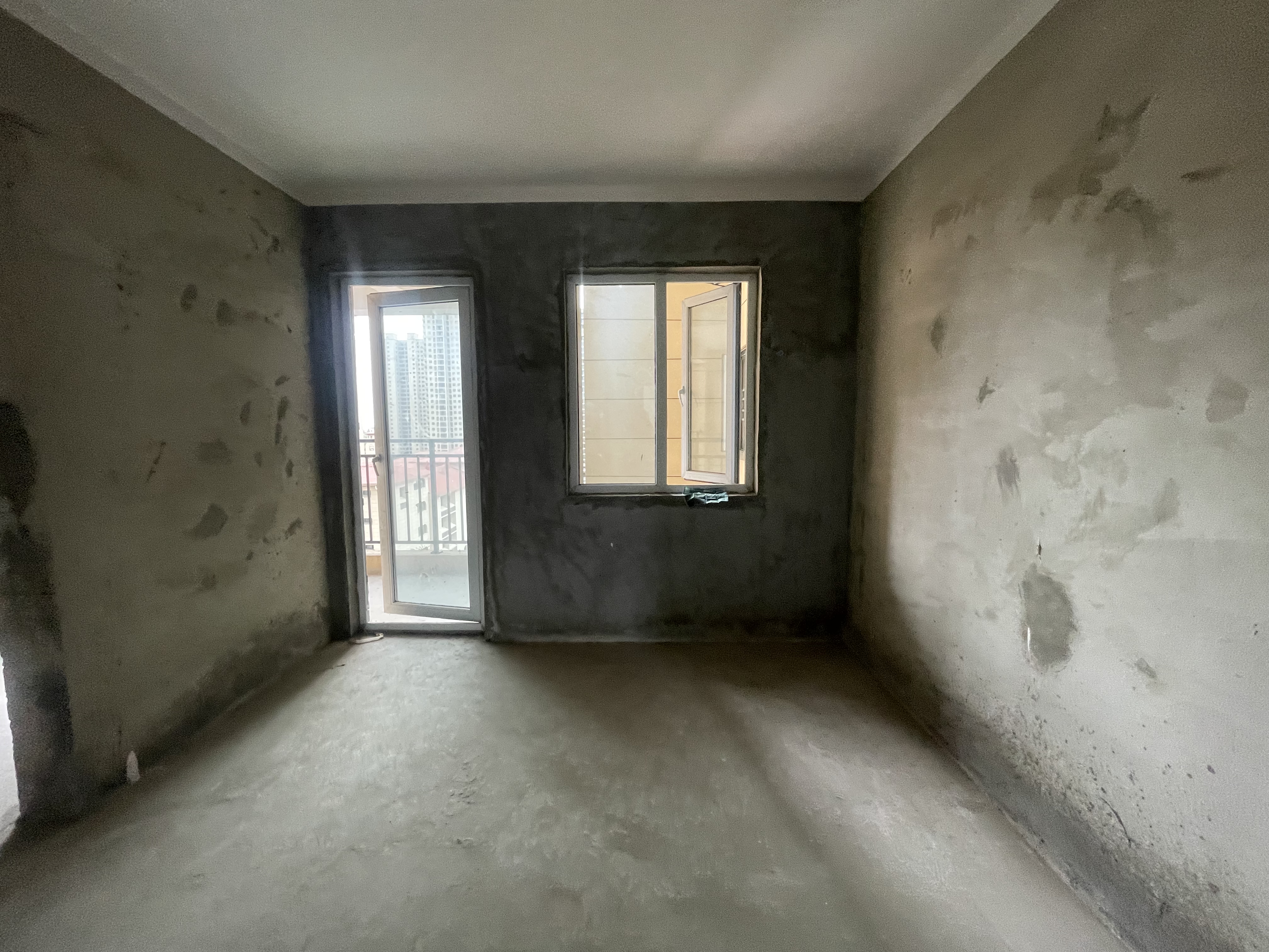 森林国际.毛坯大三房.户型端正.楼层好.采光好