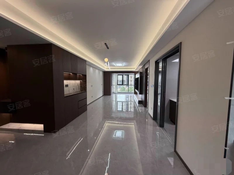 金科御府，全新精装3房2厅2卫，边户​，理想城新三中三小​，证件满二，送地下停车位