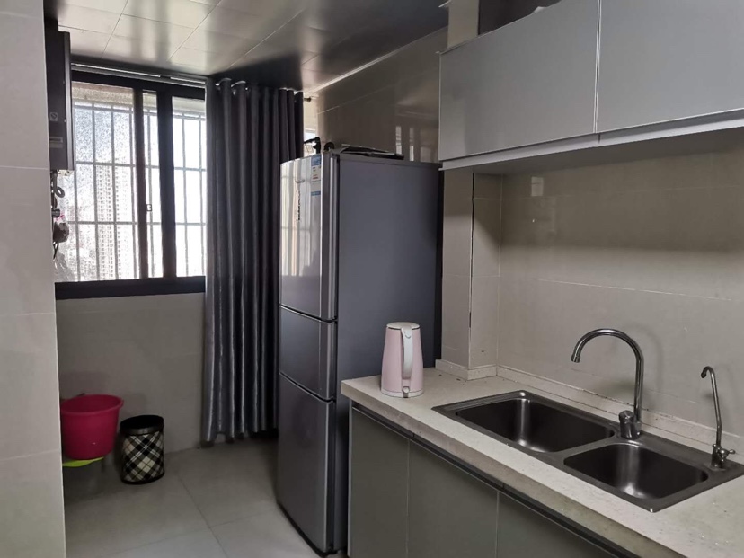 御景名邸精装三房，电梯好楼层，实验  房