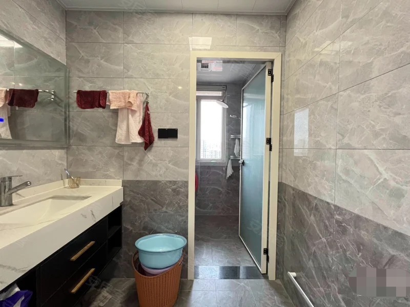 新二中二小旁，沔阳清华园，精装大三房两卫，可拎包人住！单价5字头，老证