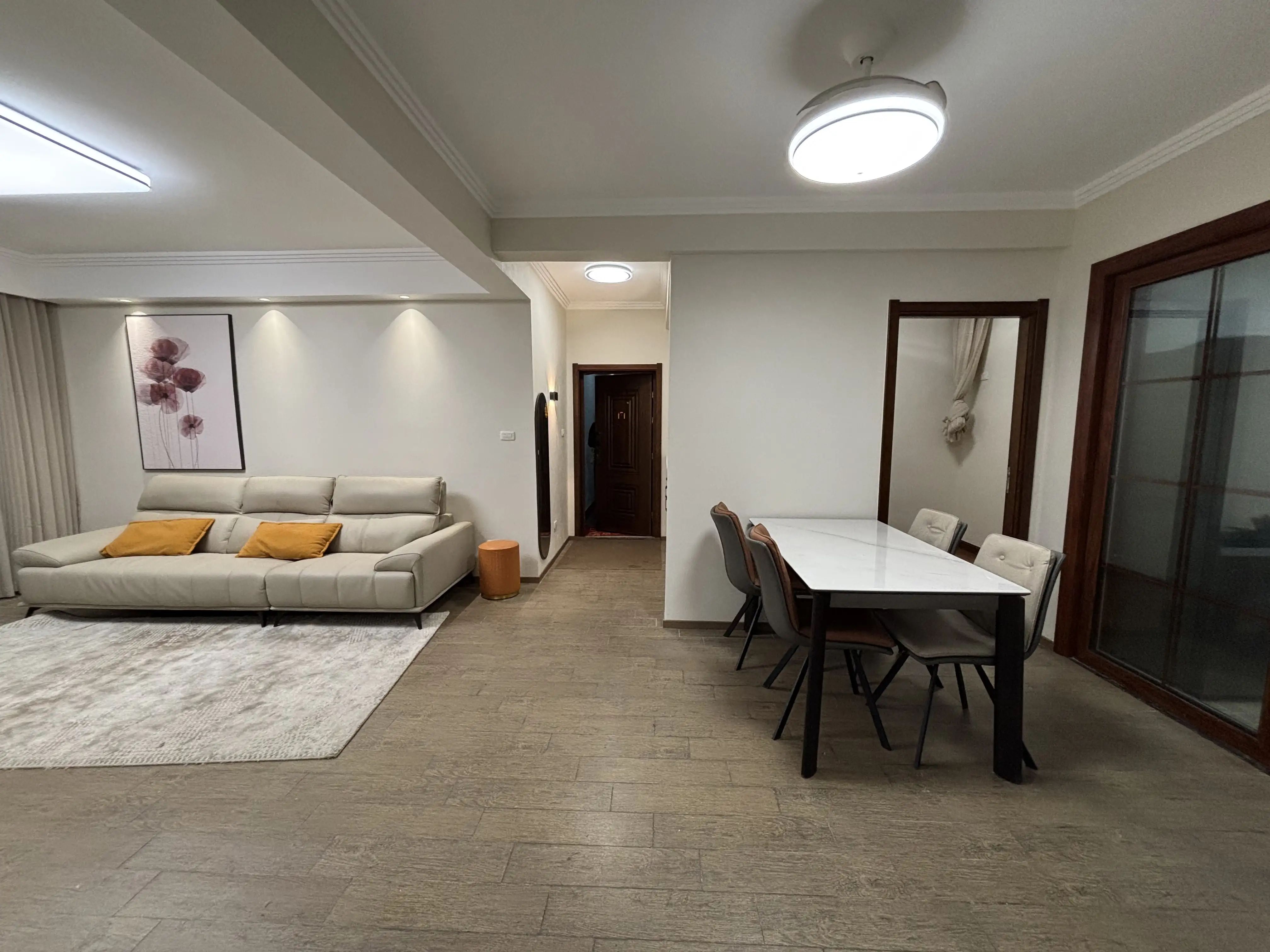 满庭春，边户小高层，精装三房，全屋品牌家具带暖气，单价4千多