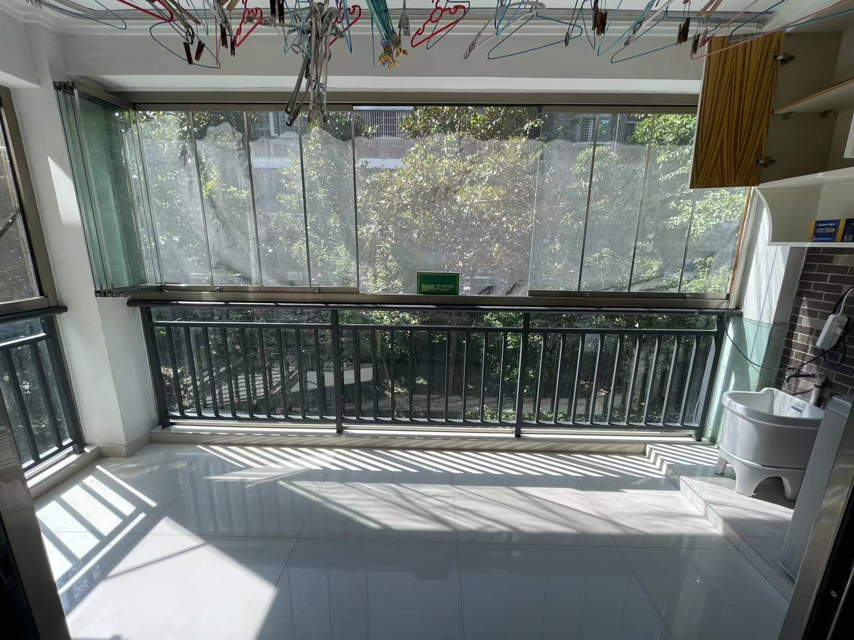 城南，江汉名居，城南步梯二楼，好地段，拎包入住，看房方便