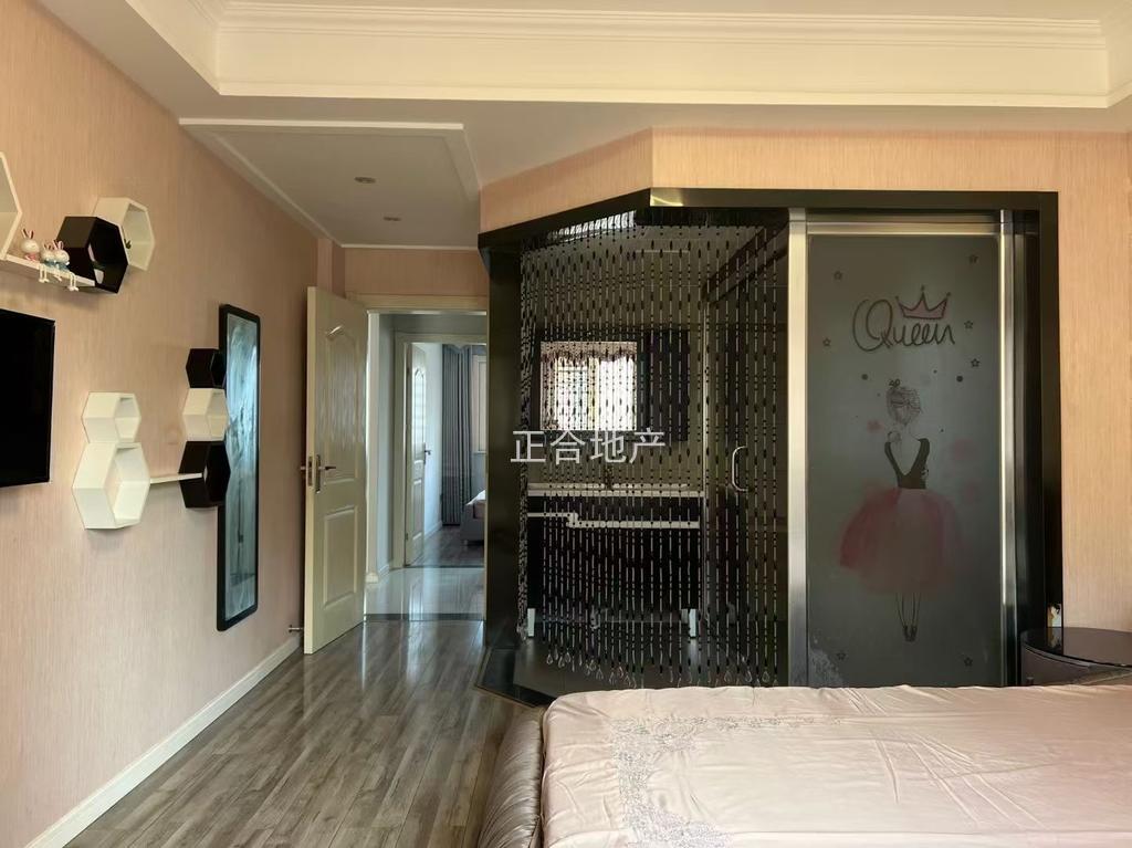 捡漏，满‮春庭‬，电梯小‬高层，好楼层16楼，东边户，​精装三房，​送‬车位，