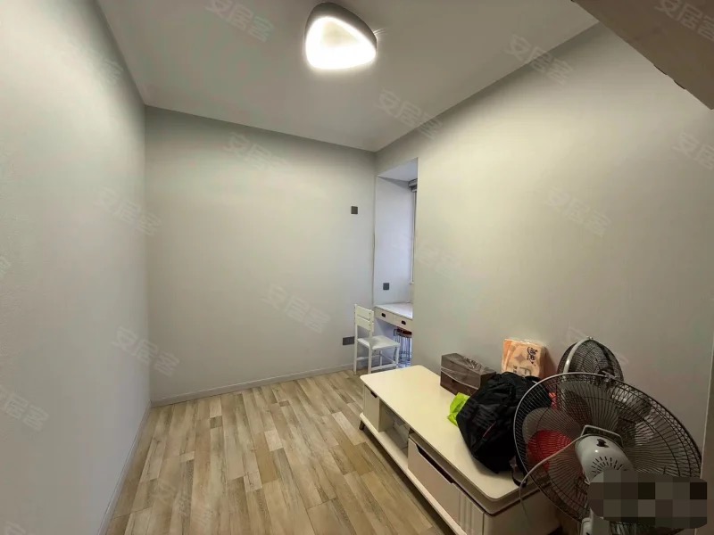 319，大洪实验二小旁，英伦名邸，电梯小高层，精装3房，保养成色好，证满二