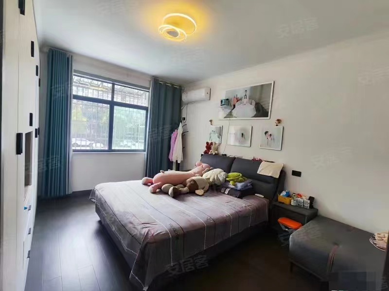 177，城南，人民医院对面，精装大3房，步梯2楼，0公摊，成色新，附近荣怀，新沔中