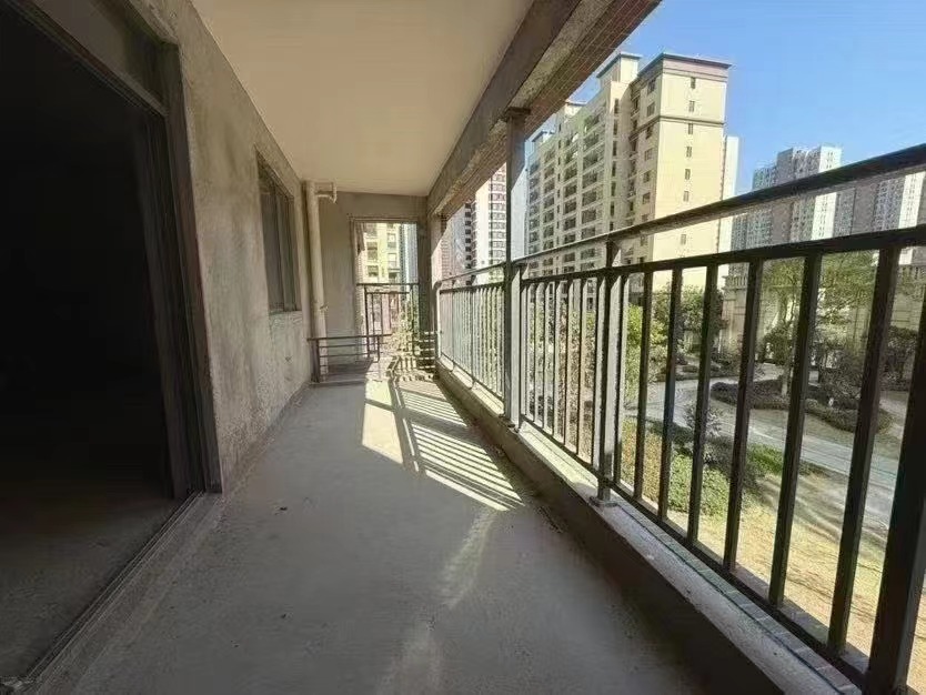 261？捡漏，吾悦旁，新城名都， 次新小区 ​， 单价5400 边户， 大4房， ​大阳台采光好，南北通透