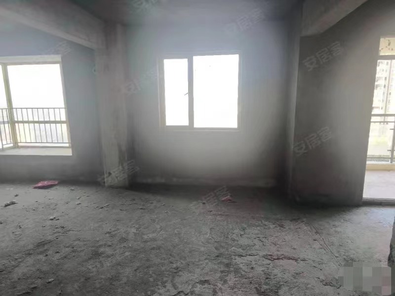 256，城南，沔阳旁，手付1万紫金城，单价4300，中间好楼层，毛坯大三房