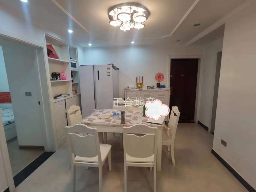 业主诚心出售，天诚缘，精装三房，成色新。拎包即可