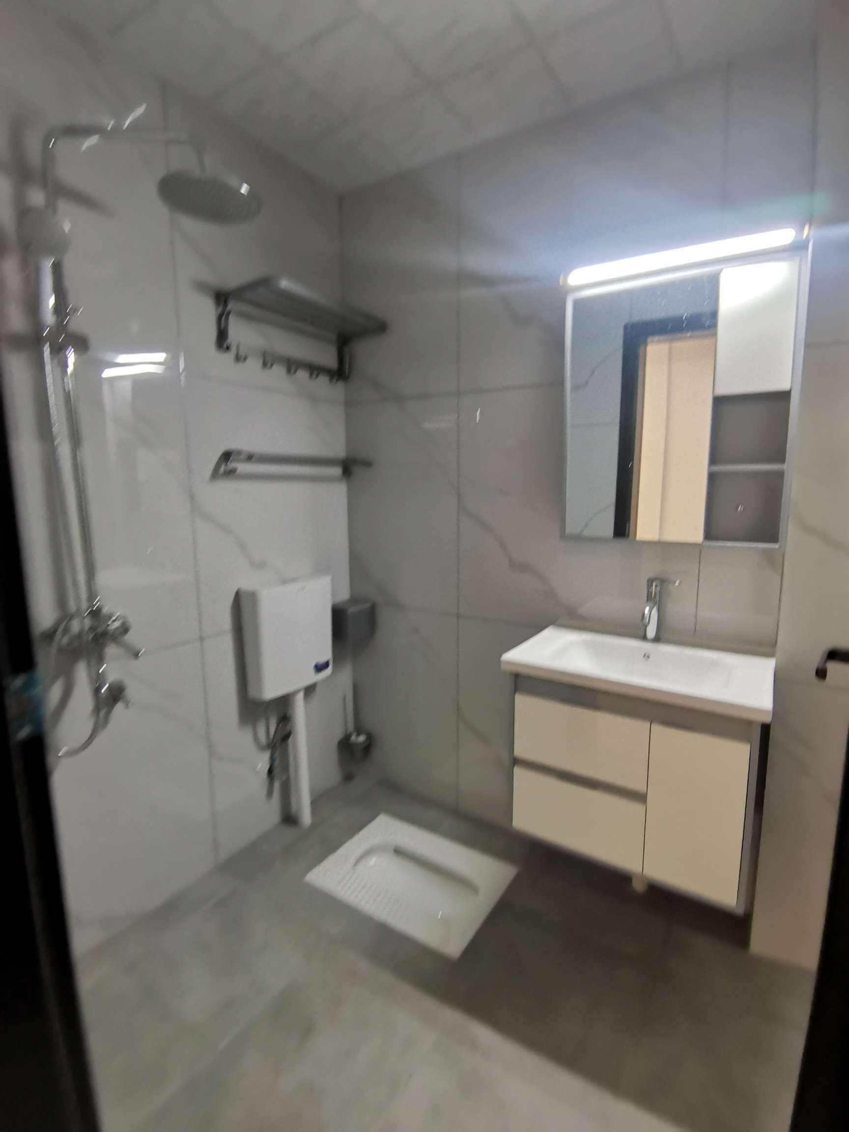 老城区楼盘全新装修拎包入住小三房