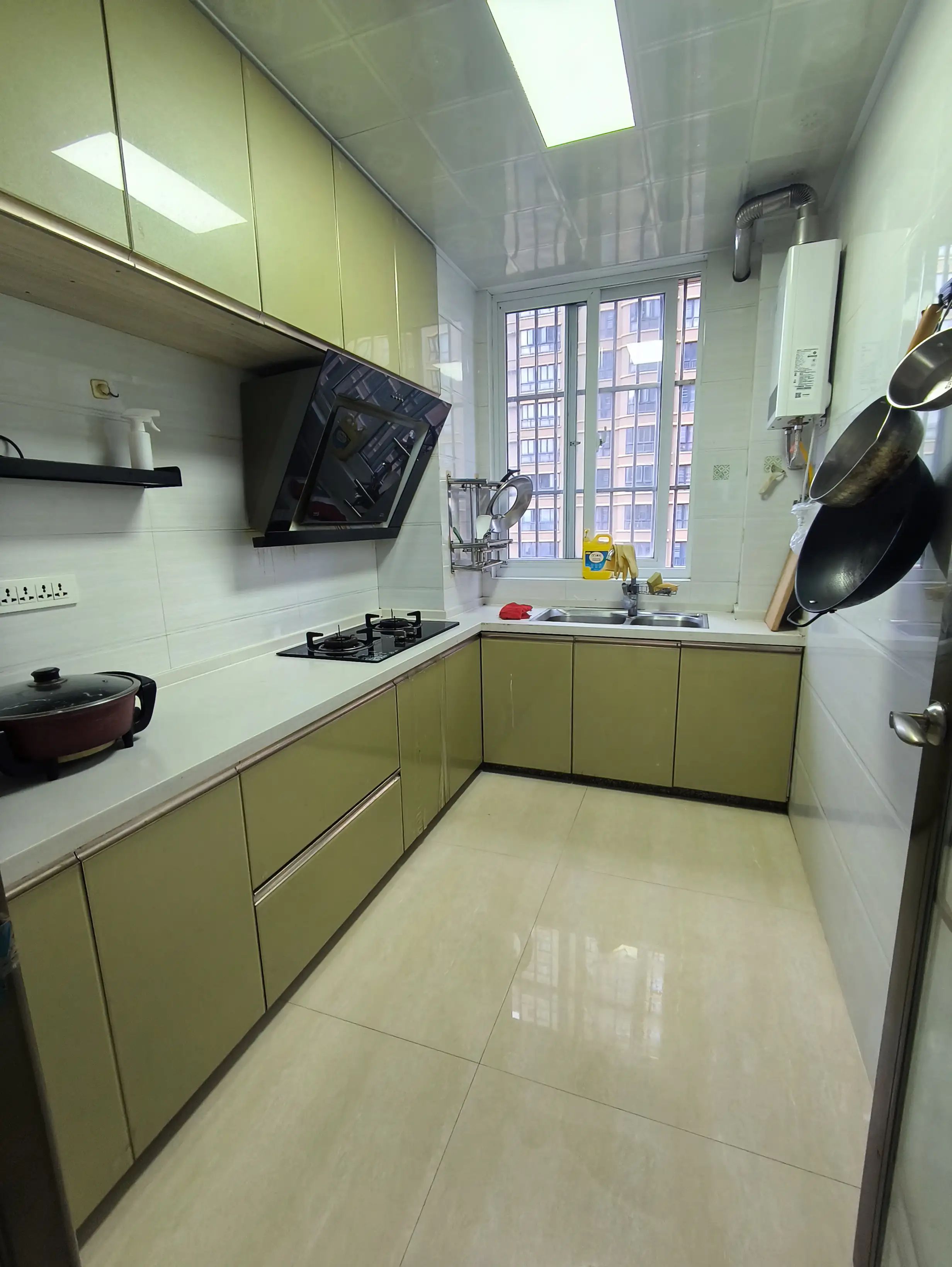 业主急售，公园世家，精装三房，中间楼层，四中，户型好