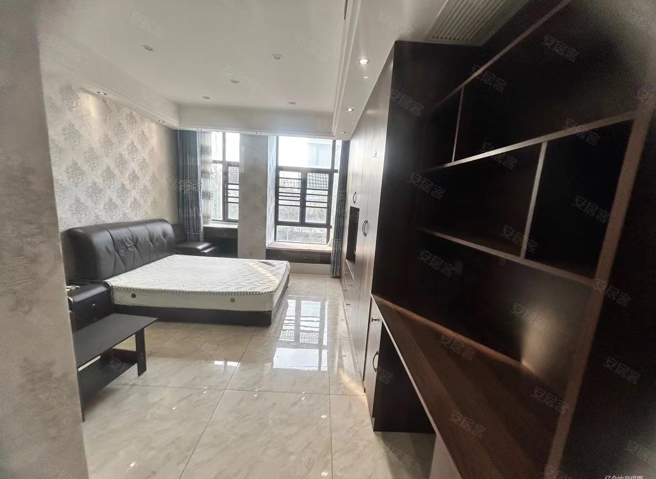 65，一中附近，16万包过户，电梯单间，拎包入住