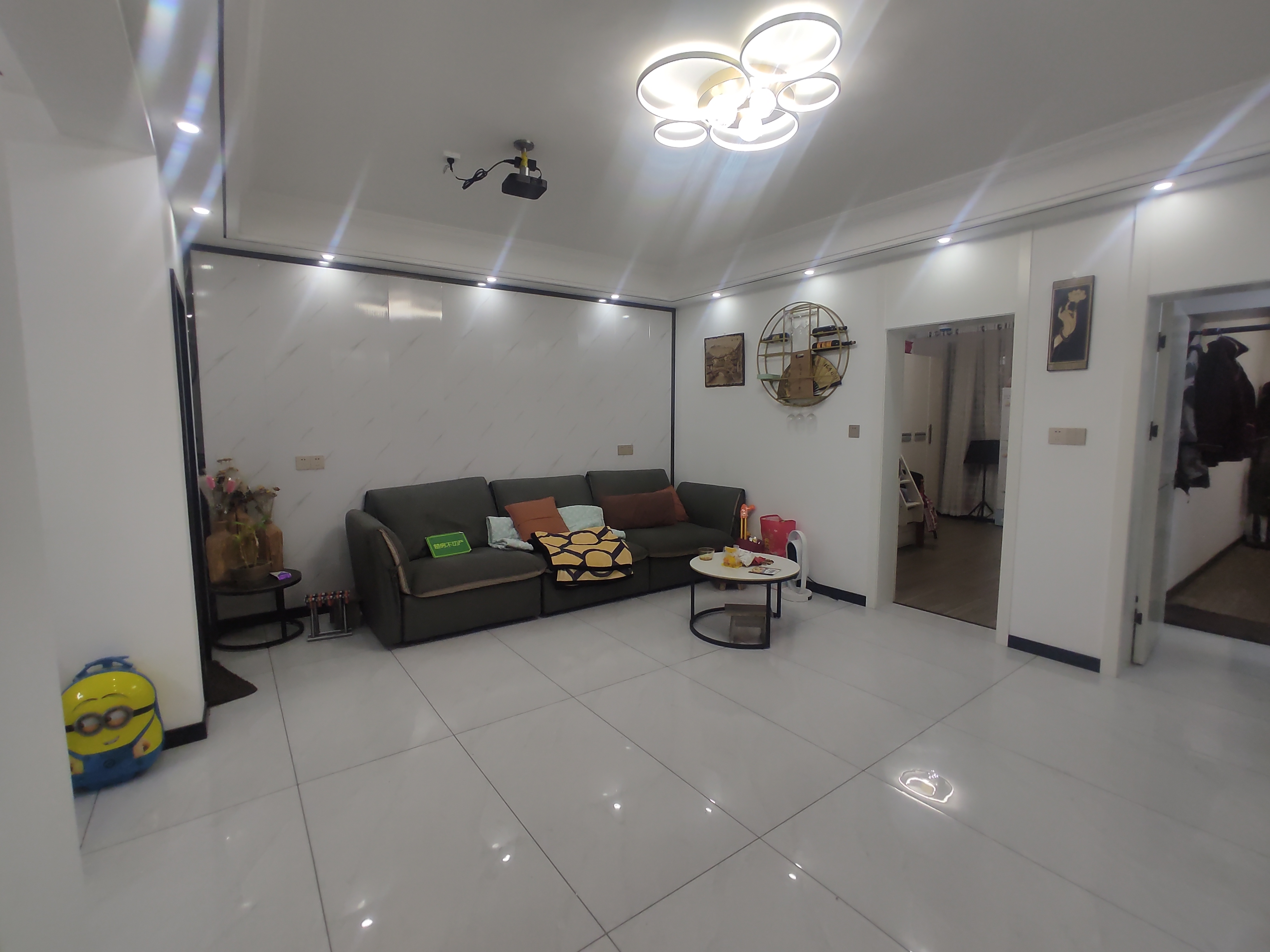 尹乐南路小区. 精装大两房   证件在手  .看房约