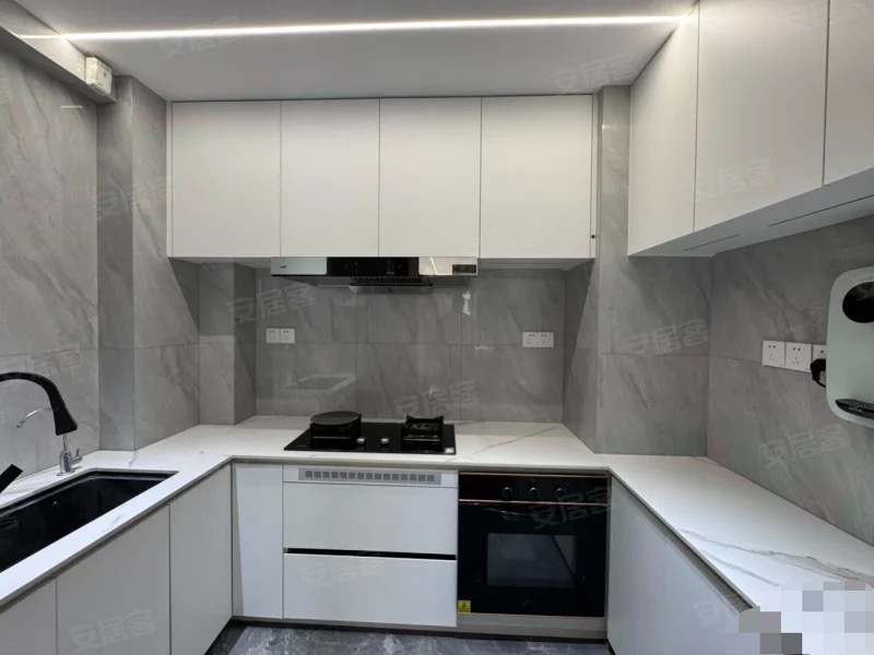 城南，森林国际翡冷翠，电梯好楼层，精装三房两卫，二中二小旁，全屋品牌家私家电。拎包入住