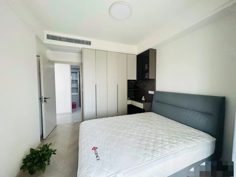 城南，新城名都，全新精装，精装三房，电梯好楼层，证满二，一天未住