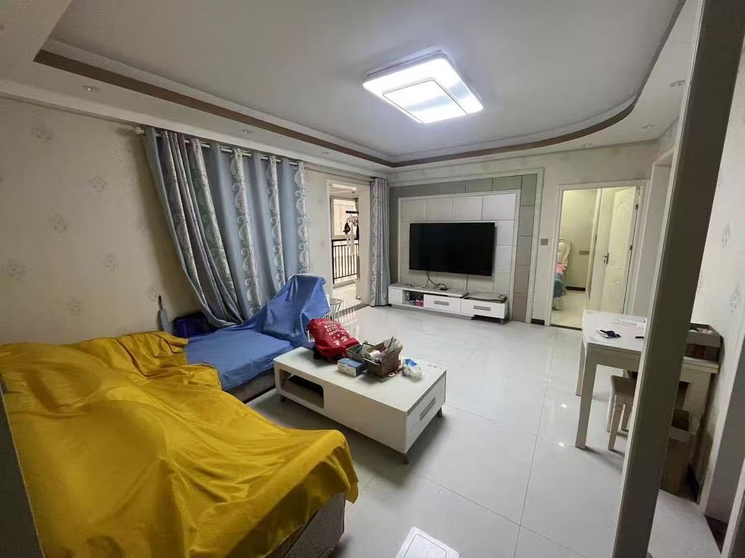 老三中附近，电梯精装大两房，中间好楼层，成色新！拎包入住，证满二