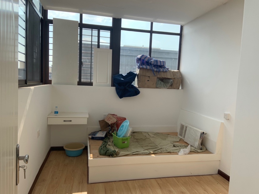 捡漏，降价了，绿地洋房，带的露台，三房二一卫，证满二