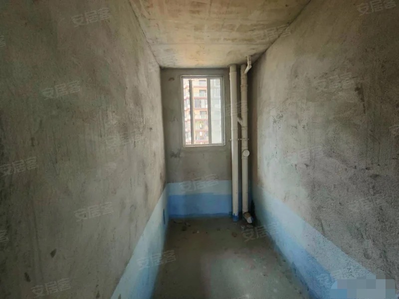 城南，蓝天白云，单价5300+，纯边户，证满两年，捡漏