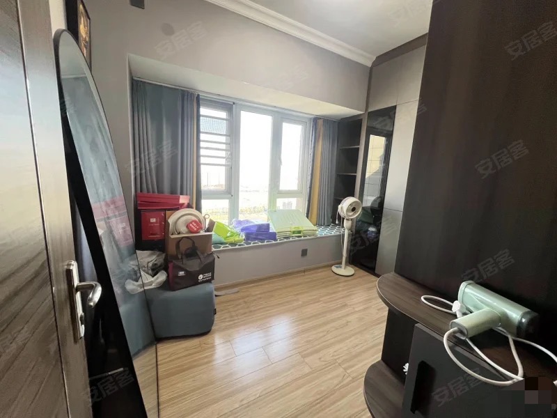 267，城南‮桂碧‬园，全新装修，‮装精‬四房​，单嫁6200+​，南北通透，采光好，证满二，送车位