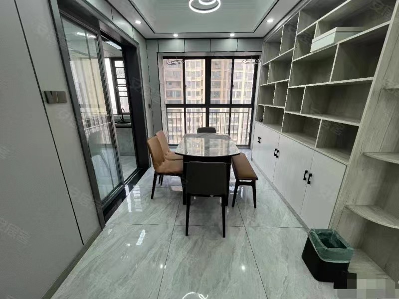 急售，城南沔街，精装四房，单价6300，队口元泰新三中，证满二，全屋中央空调东边户，好楼层