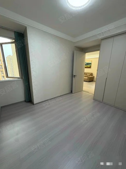 急售，城西，锦绣江山，中间好楼层，全新装修，证满二