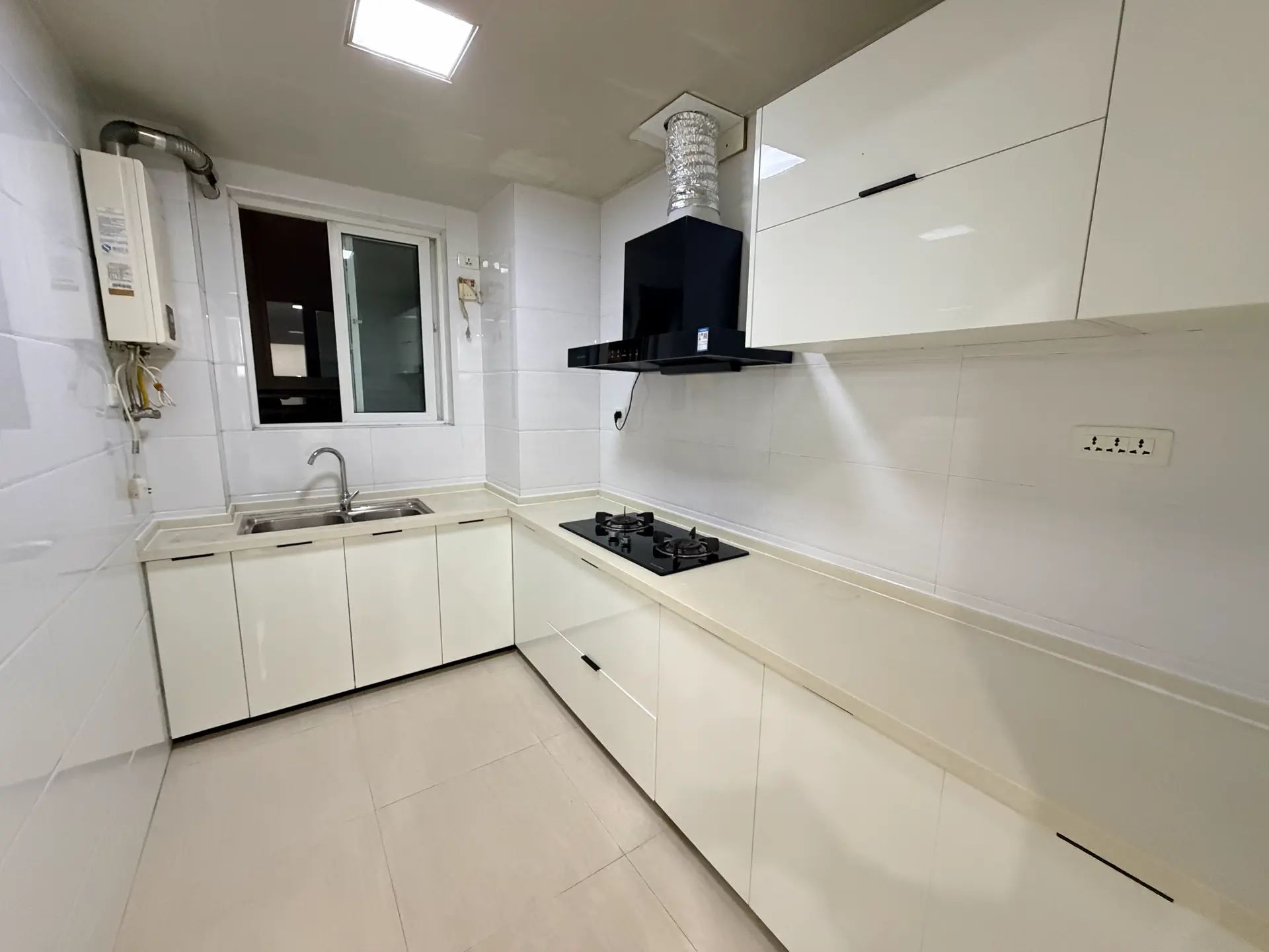 捡漏，亏本出售，和合国际，精装三房两卫，好楼层，证满二