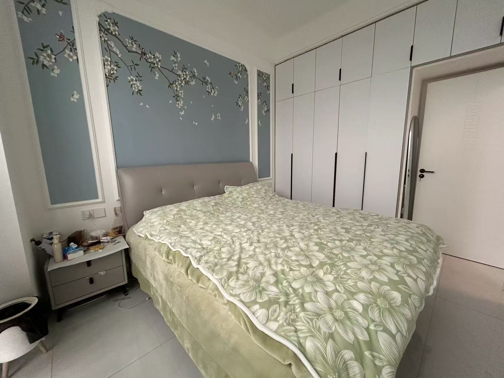 捡漏，商城旁，精装两室一厅，中间好楼层，诚心出售