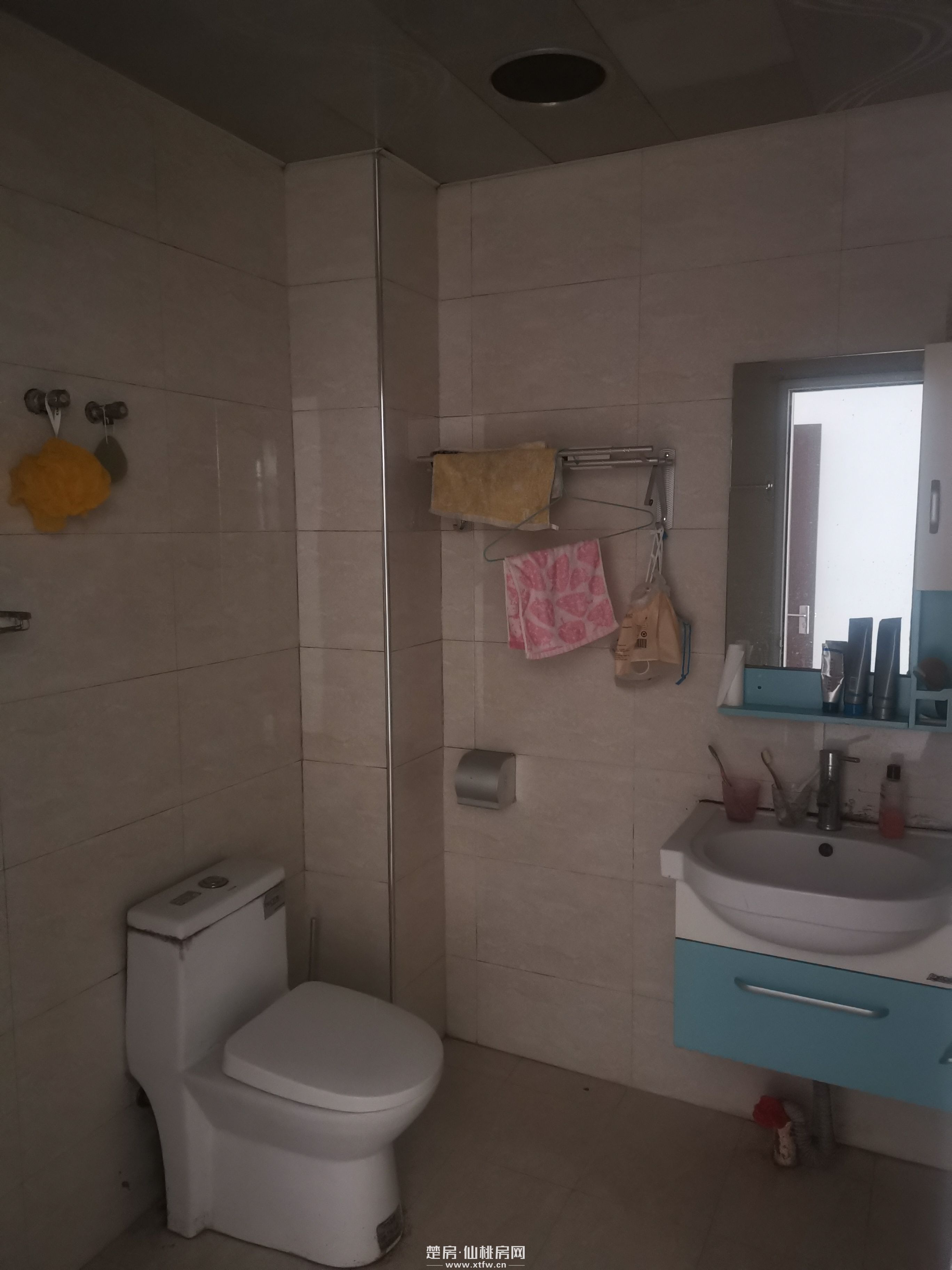 新一中附近精装修大三房家具家电全拎包入住楼层好证满两年个人诚心出售