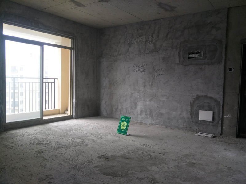 南国明珠毛坯三房中间楼层户型方正房东诚意出售