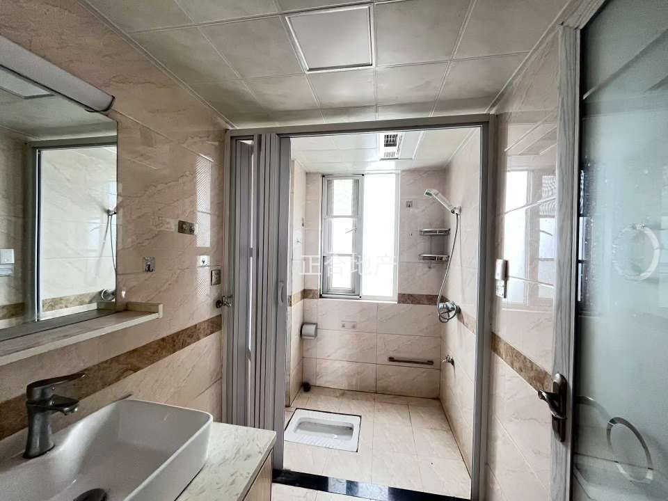 急售，森林国际，精装三房，单价不到5200，好楼层，楼下就是二中二小，