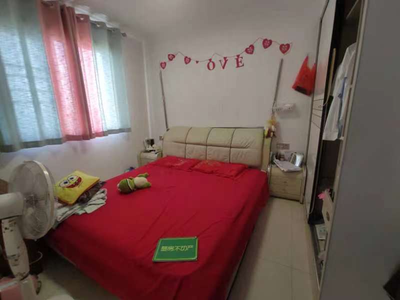 满庭春精装三房中间好楼层采光好视野开阔周边配套设施齐全